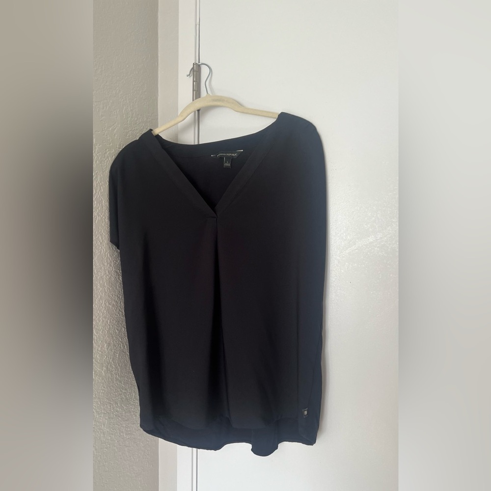 Banana Republic Black V-Neck Mixed Media Blouse – Size L